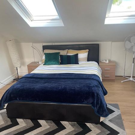 Beautiful Loft With En-Suit In A Family House, London Eksteriør billede