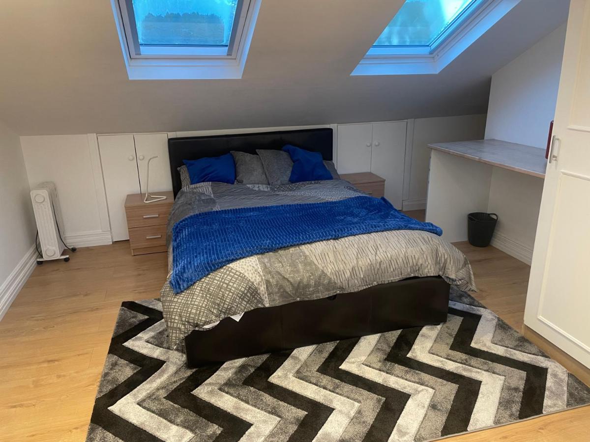 Beautiful Loft With En-Suit In A Family House, London Eksteriør billede